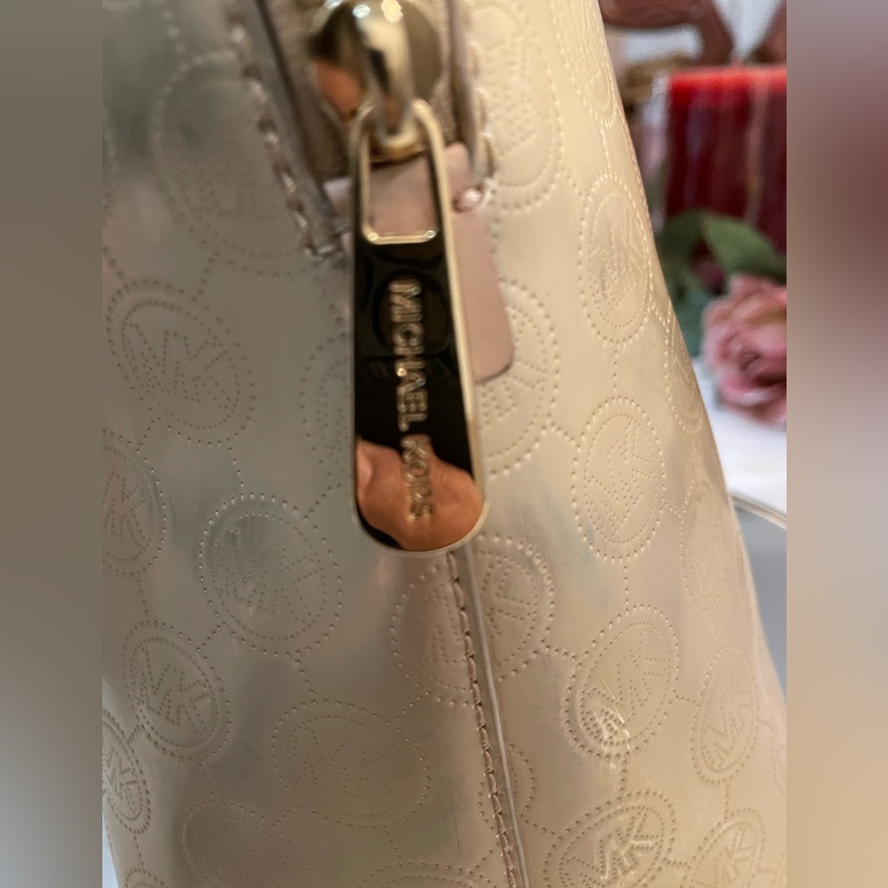 Michael Kors Cindy Pale Gold Large Dome Satchel 2 way Bag/Crossbody - Picture 5 of 9